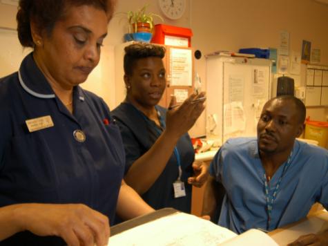 3 midwifes talking