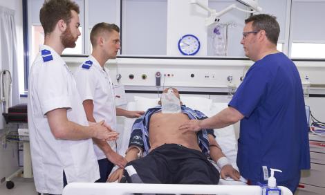 Clinical training with a mannikin