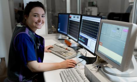 healthcare-science-female-on-computers