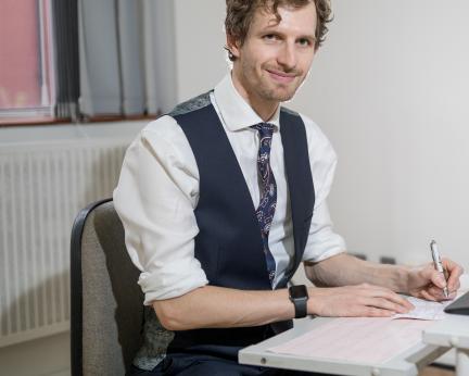 Dr Andrew Howe