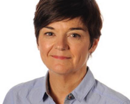 Portrait of Dr Sarah Plummer