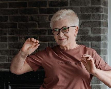 woman dancing