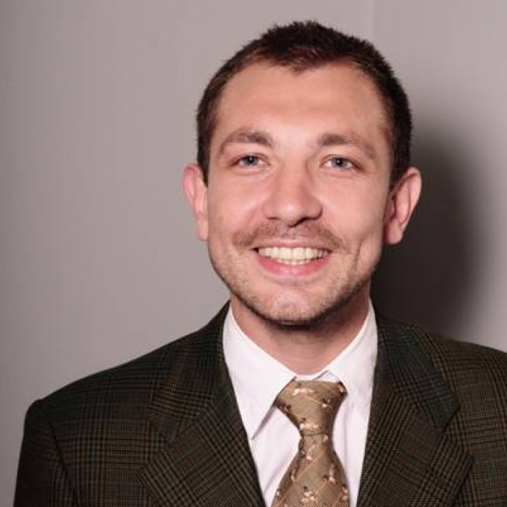 Portrait of Dr Brad Hiller