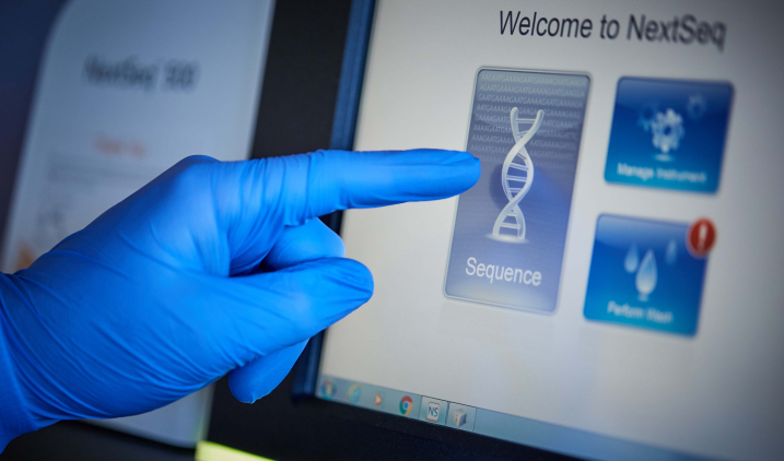 Looking at DNA sequencing on screen Looking at DNA sequencing on screen
