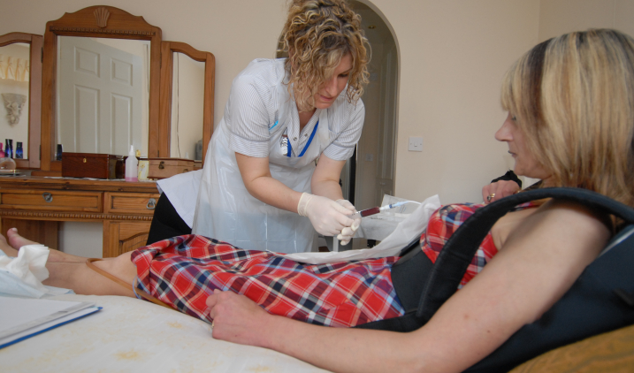 district nurse in home district nurse in home