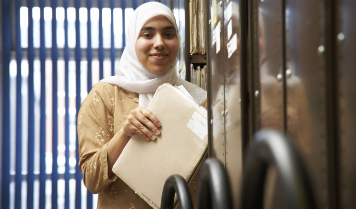 health informatics woman in library health informatics woman in library
