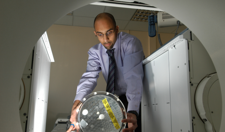 healthcare-science-male-demonstrating-gamma-camera