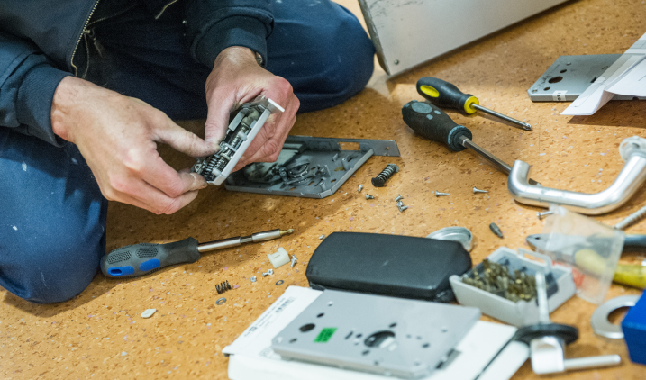 joiner fixing lock joiner fixing lock