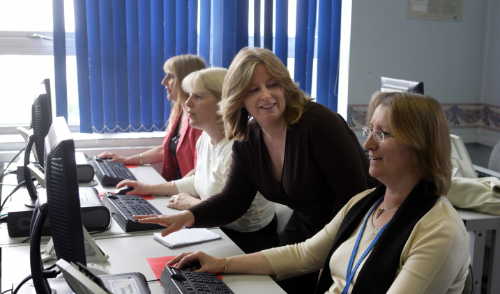 woman training people with computers