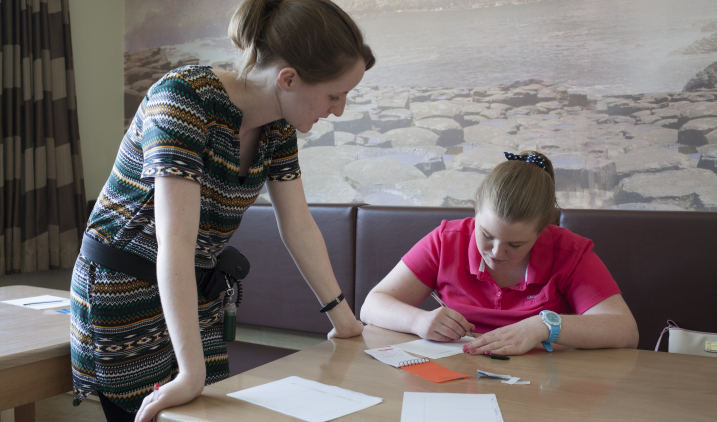 Youth intensive psychological practitioner and young person