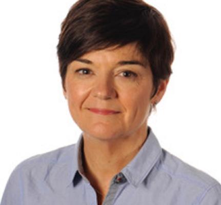 Portrait of Dr Sarah Plummer